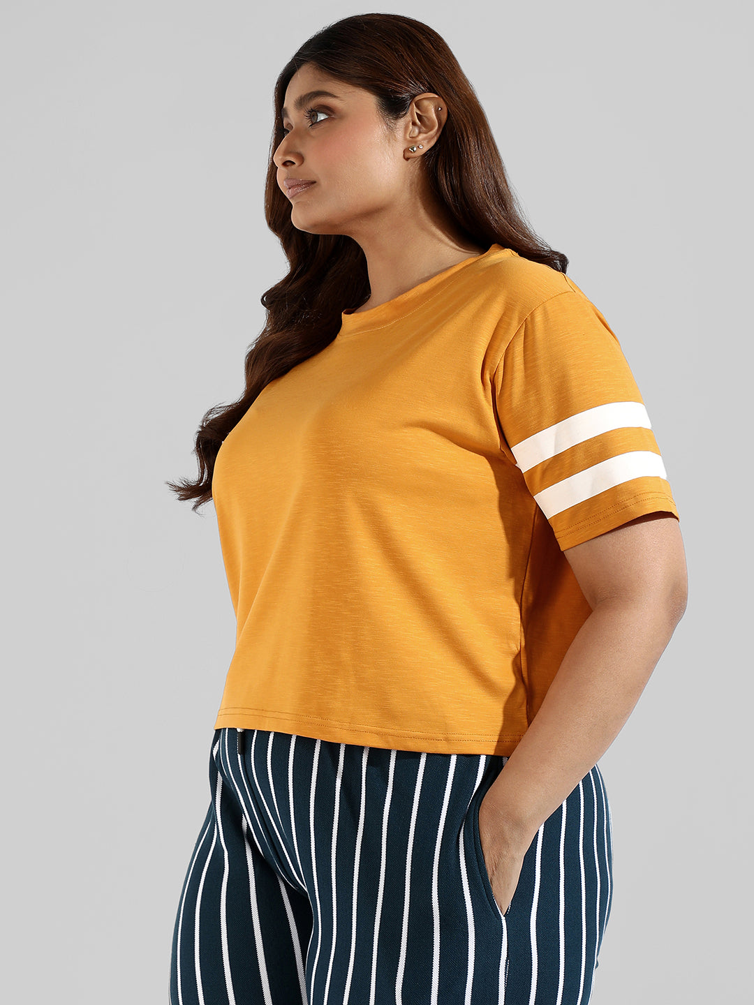 Solid Stylish Shorts Sleeve Round Neck Top