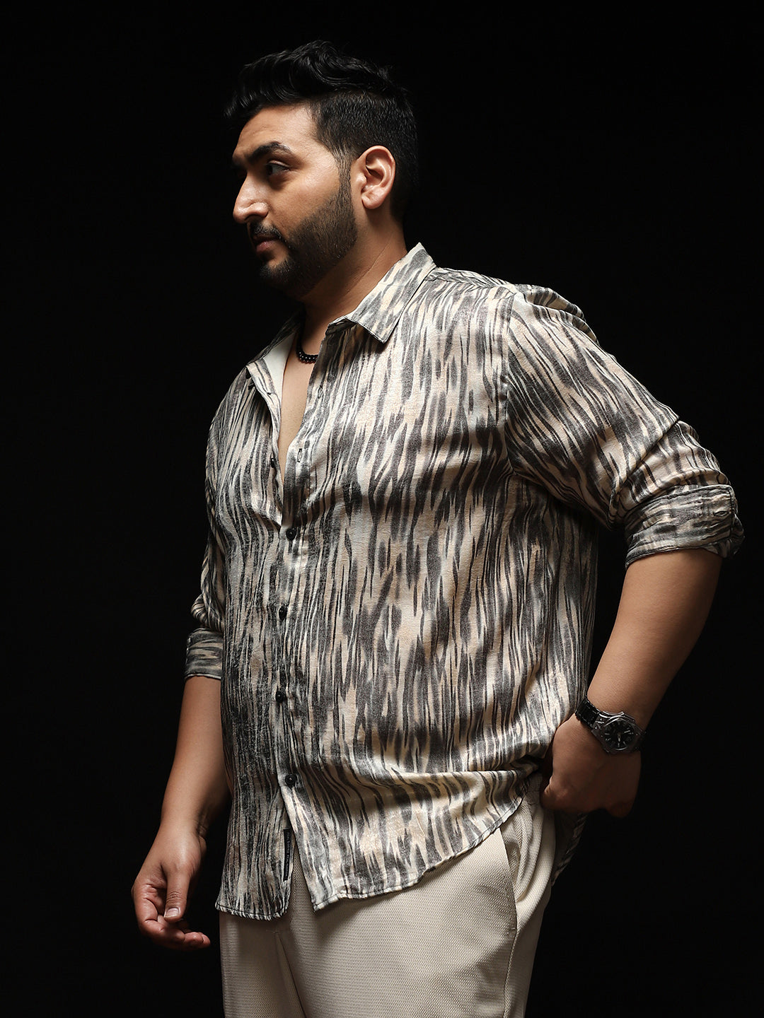 Contrast-Abstract Imprint Shirt