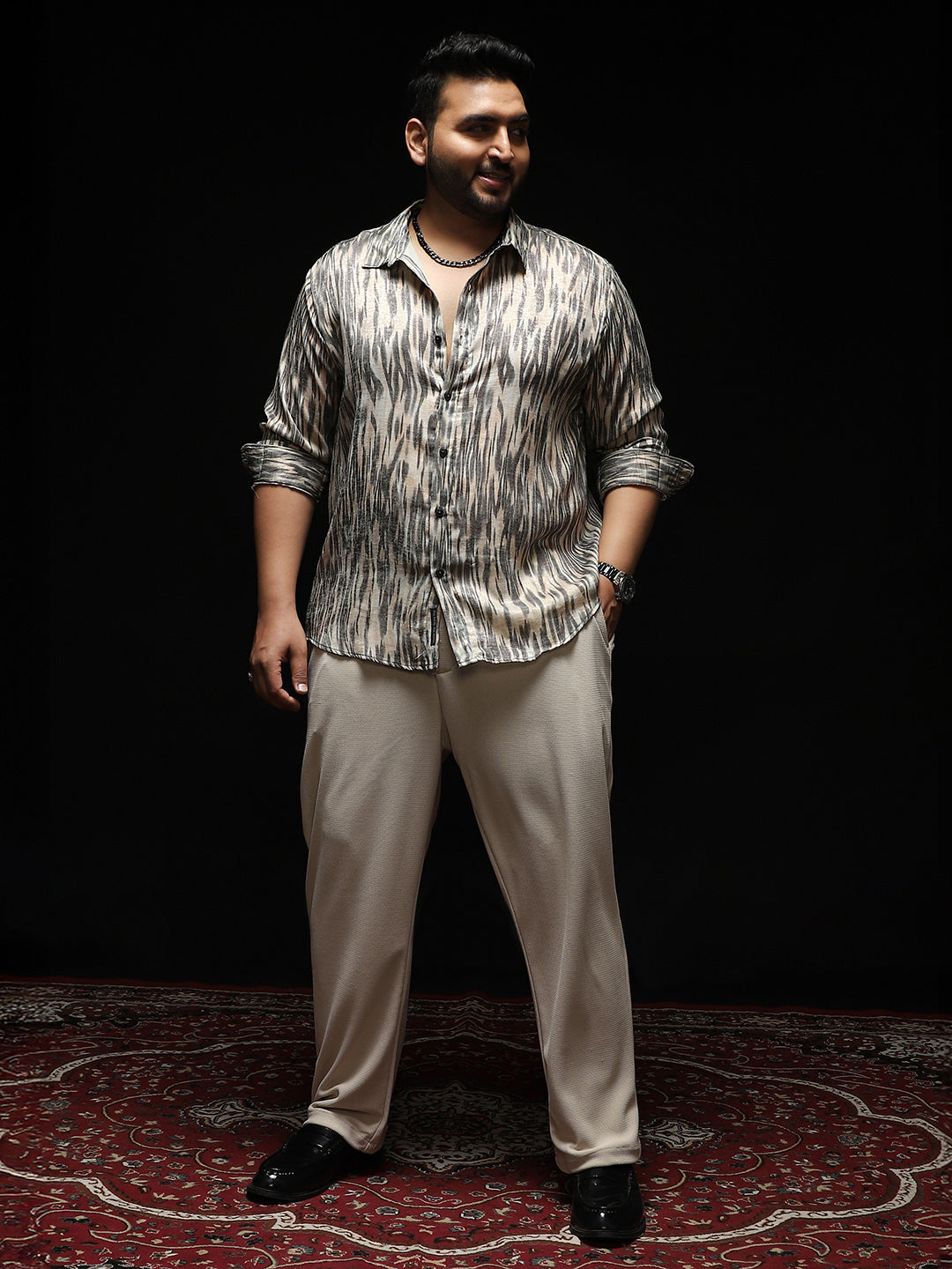 Contrast-Abstract Imprint Shirt