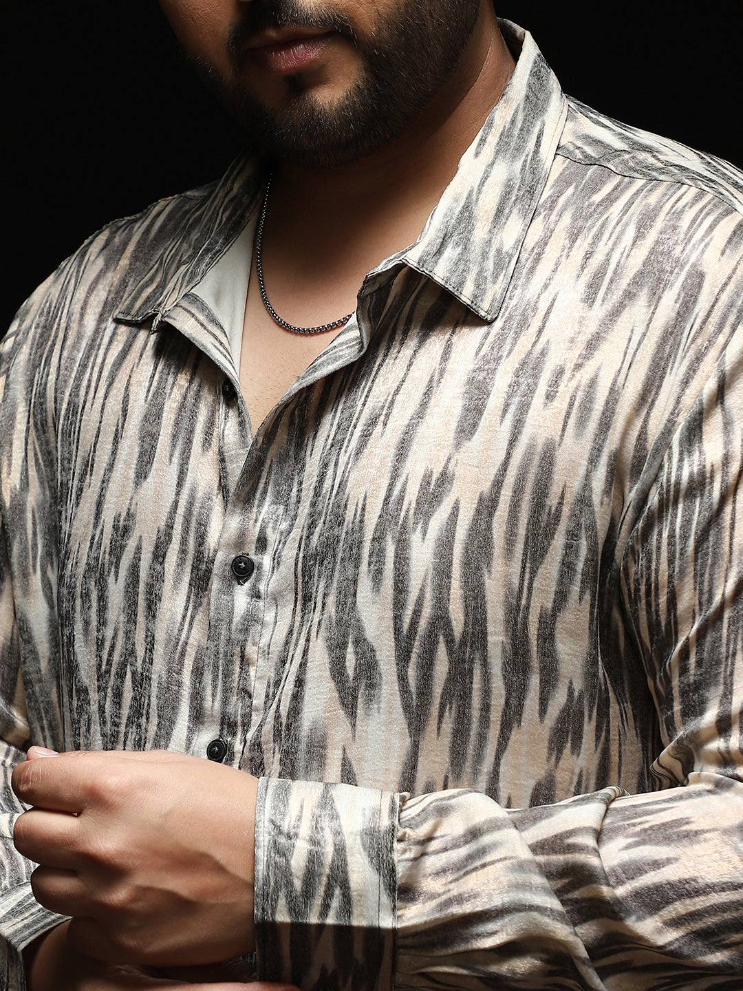 Contrast-Abstract Imprint Shirt